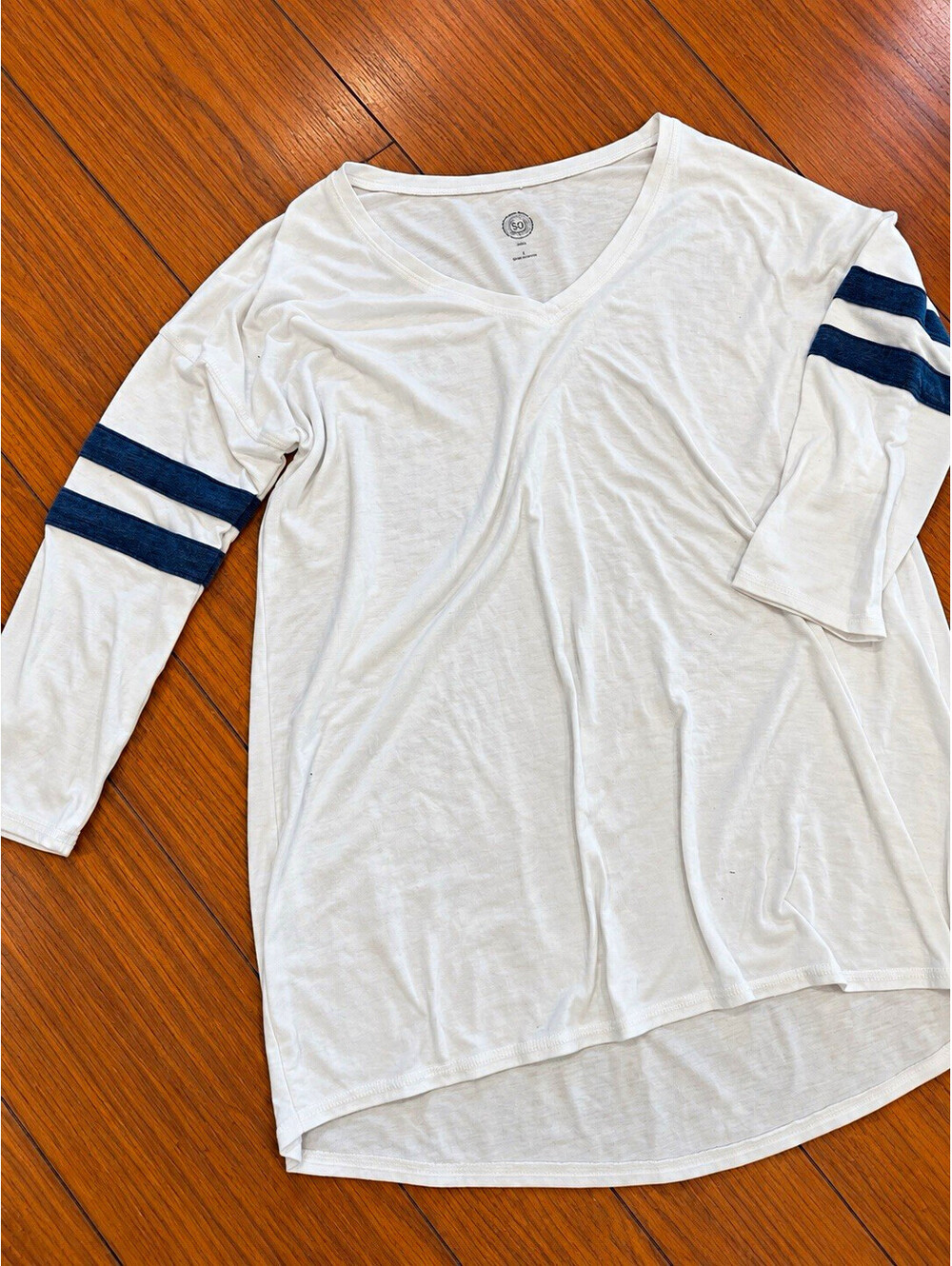 Women’s Size S White/Blue Lightweight Knit V-Neck 3/4 Sleeve Stripe Tee
